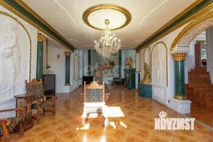 Дом 531м², 3-этажный, участок 15 сот.  