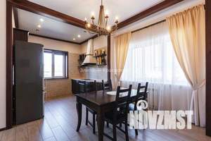 Коттедж 340м², 2-этажный, участок 12 сот.  