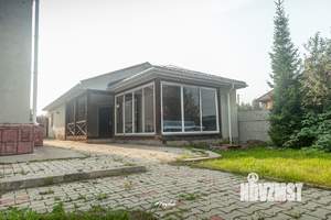 Коттедж 370м², 2-этажный, участок 10 сот.  