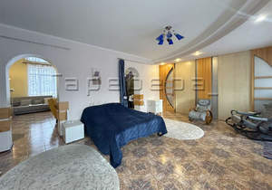 Дом 478м&sup2;, 3-этажный, участок 17 сот.  