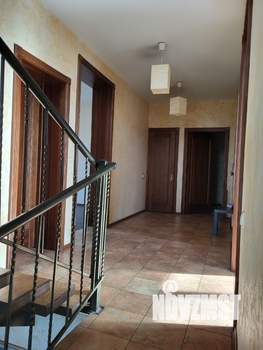 Дом 274м², 3-этажный, участок 15 сот.  