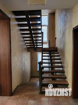 Дом 274м², 3-этажный, участок 15 сот.  