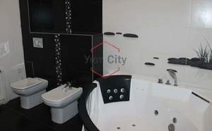 Дом 570м&sup2;, 3-этажный, участок 20 сот.  