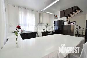 Дом 273м&sup2;, 3-этажный, участок 4 сот.  