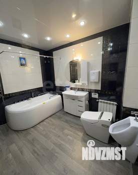 Дом 292м&sup2;, 3-этажный, участок 12 сот.  