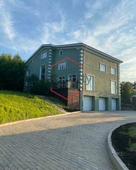 Дом 570м&sup2;, 3-этажный, участок 20 сот.  