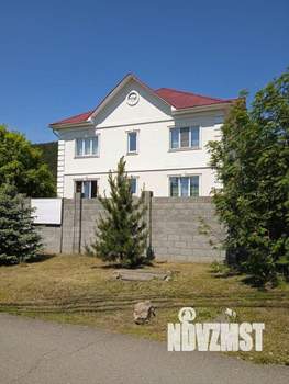 Коттедж 350м², 2-этажный, участок 10 сот.  