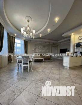 Дом 265м&sup2;, 3-этажный, участок 6 сот.  