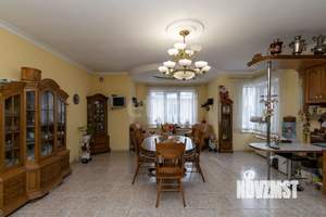 Дом 550м&sup2;, 4-этажный, участок 8 сот.  