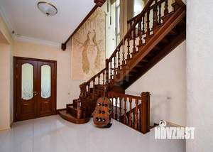 Дом 688м&sup2;, 2-этажный, участок 30 сот.  