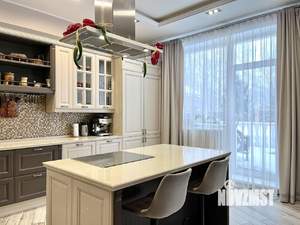 Дом 341м&sup2;, 2-этажный, участок 15 сот.  