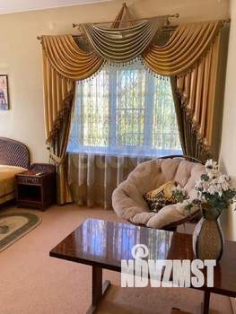 Дом 336м&sup2;, 2-этажный, участок 8 сот.  