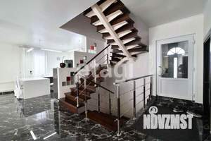 Дом 273м&sup2;, 3-этажный, участок 4 сот.  