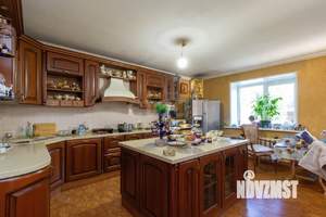 Дом 531м², 3-этажный, участок 15 сот.  