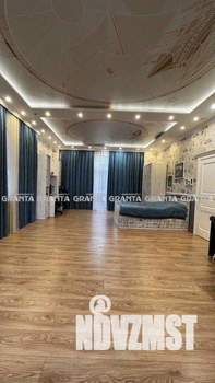 Дом 265м&sup2;, 3-этажный, участок 6 сот.  