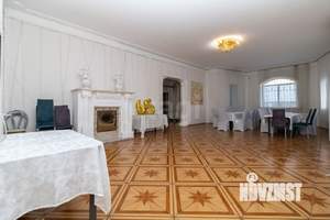 Дом 377м², 3-этажный, участок 770 сот.  