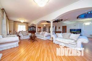 Дом 500м&sup2;, 3-этажный, участок 10 сот.  