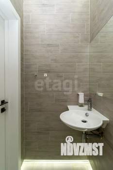 Дом 230м&sup2;, 3-этажный, участок 7 сот.  