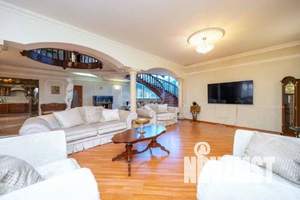 Дом 500м&sup2;, 3-этажный, участок 10 сот.  