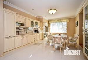 Дом 688м&sup2;, 2-этажный, участок 30 сот.  