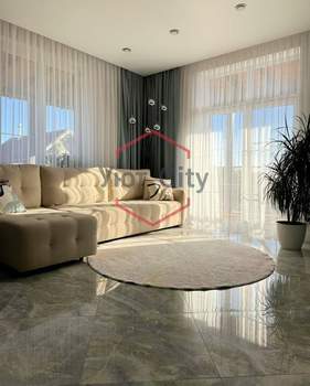 Дом 235м&sup2;, 3-этажный, участок 10 сот.  