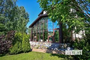 Дом 688м&sup2;, 2-этажный, участок 30 сот.  