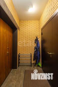 Дом 242м², 3-этажный, участок 20 сот.  