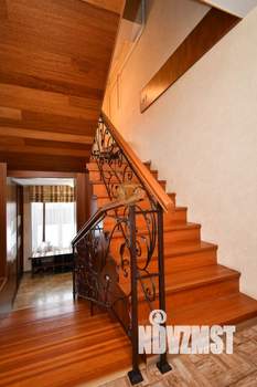 Коттедж 200м&sup2;, 2-этажный, участок 20 сот.  