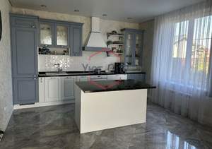 Дом 235м&sup2;, 3-этажный, участок 10 сот.  