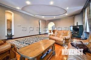 Дом 300м&sup2;, 3-этажный, участок 14 сот.  