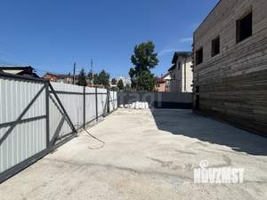 Дом 200м&sup2;, 2-этажный, участок 4 сот.  