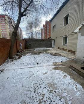 Дом 548м², 3-этажный, участок 10 сот.  