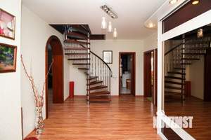 Дом 450м², 3-этажный, участок 9 сот.  