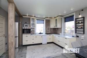 Дом 130м&sup2;, 3-этажный, участок 13 сот.  