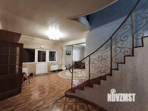 Коттедж 303м&sup2;, 2-этажный, участок 11 сот.  