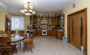 Дом 550м&sup2;, 4-этажный, участок 8 сот.  