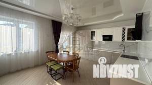 Коттедж 299м&sup2;, 2-этажный, участок 11 сот.  