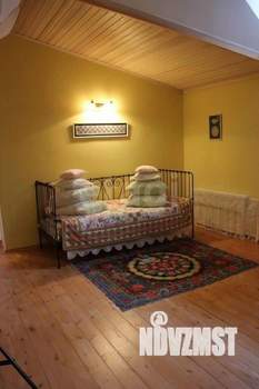 Дом 857м&sup2;, 3-этажный, участок 15 сот.  