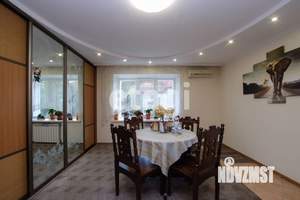 Дом 350м&sup2;, 3-этажный, участок 10 сот.  