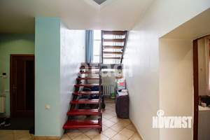 Дом 425м&sup2;, 3-этажный, участок 8 сот.  