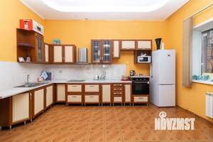 Дом 377м², 3-этажный, участок 770 сот.  