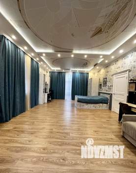 Коттедж 460м², 3-этажный, участок 6 сот.  