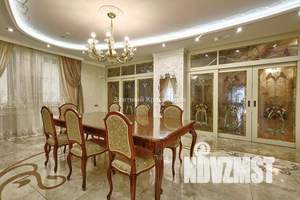 Коттедж 550м², 2-этажный, участок 22 сот.  