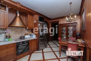Дом 1050м², 3-этажный, участок 36 сот.  