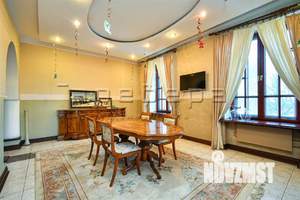 Дом 300м&sup2;, 3-этажный, участок 14 сот.  