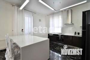 Дом 273м&sup2;, 3-этажный, участок 4 сот.  