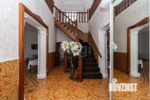 Дом 377м&sup2;, 3-этажный, участок 8 сот.  