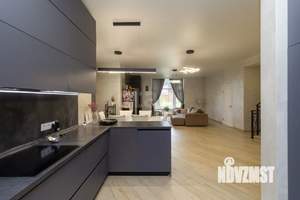 Дом 230м&sup2;, 3-этажный, участок 7 сот.  