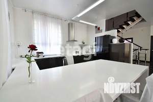 Дом 273м², 3-этажный, участок 4 сот.  