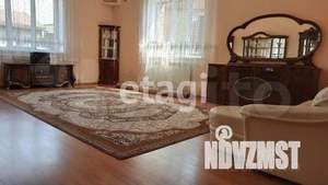 Дом 489м&sup2;, 2-этажный, участок 8 сот.  